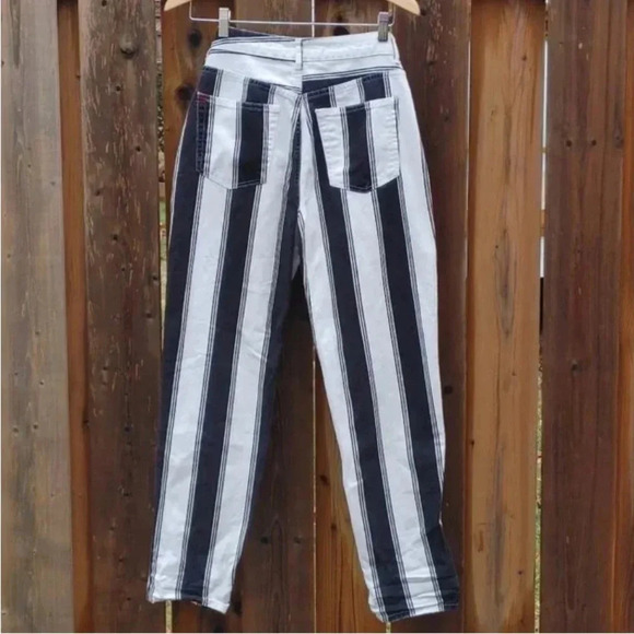 Urban Outfitters BDG Mom High Waisted Jeans 26 - Picture 12 of 16